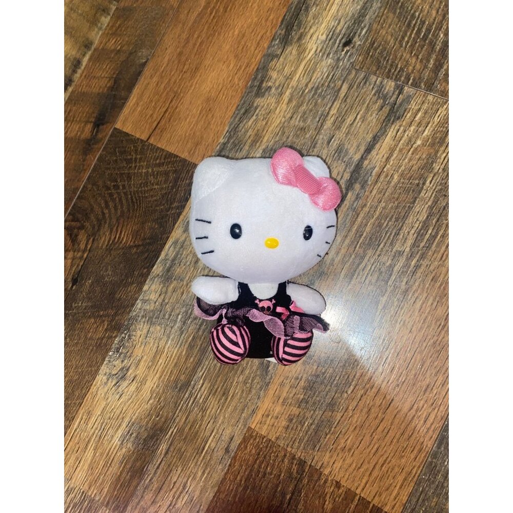 Hello Kitty Sanrio License‎ 5” Plush Gothic